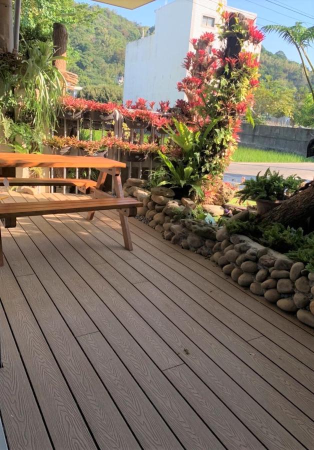 蘊慢築 茶花藝主題民宿 Yun Man Zhu Homestay Gongguan Exterior photo